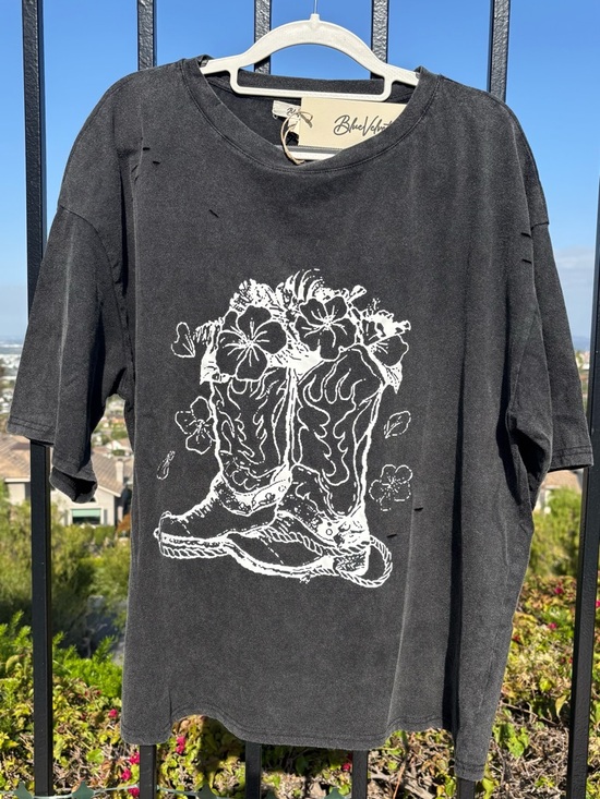 Blue Velvet Tops - NWT! Blue Velvet Distressed Charcoal Cowboy Boots Flowers Tee ~ S